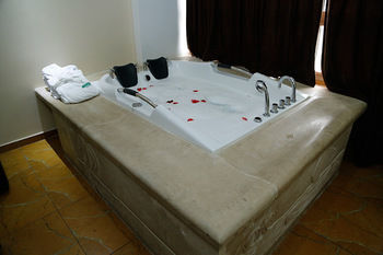 Bouery Hotel Kfar Yassine Exterior foto